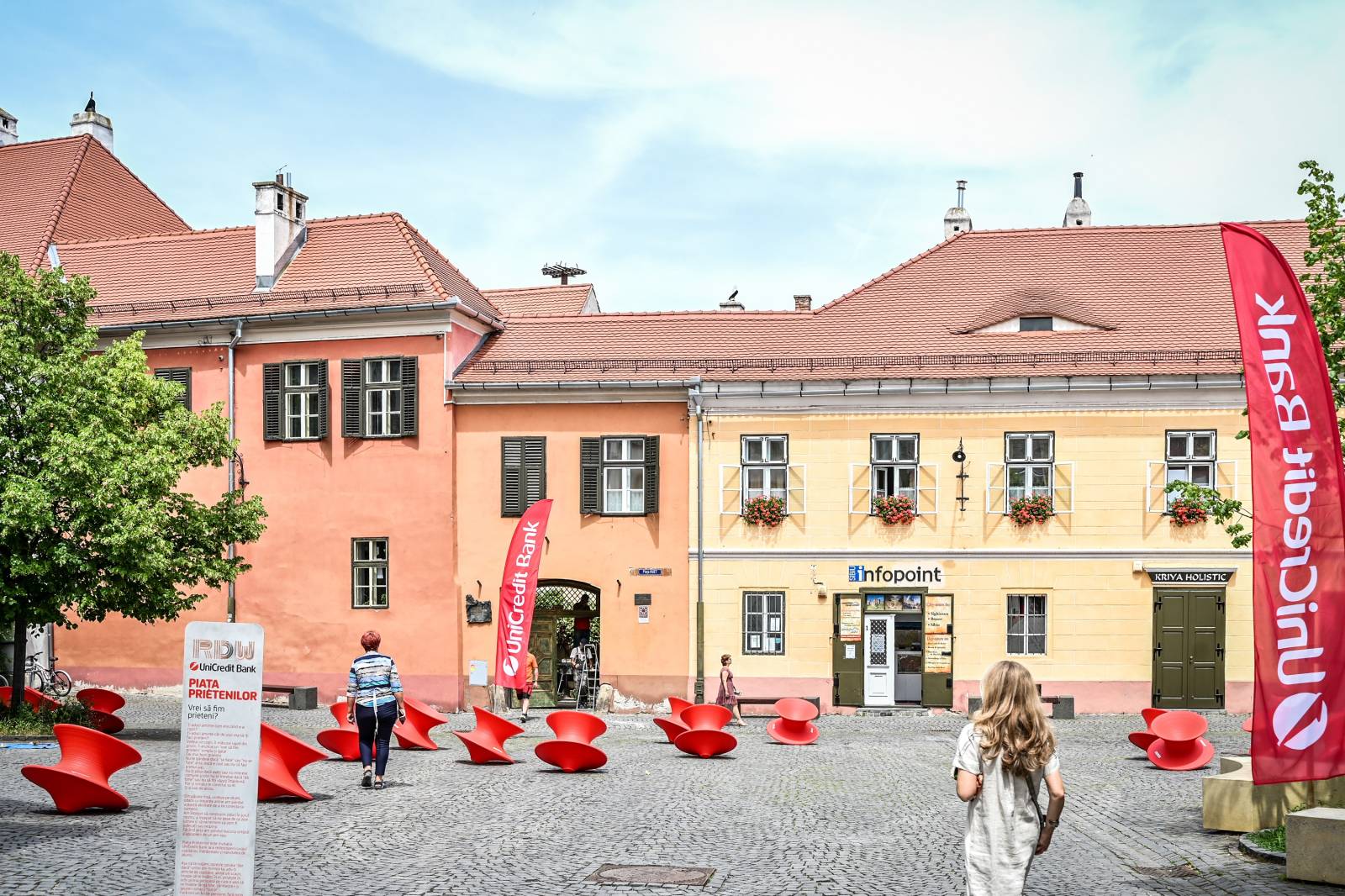 Campanie inedită: Prietenii FITS sunt prietenii UniCredit Bank