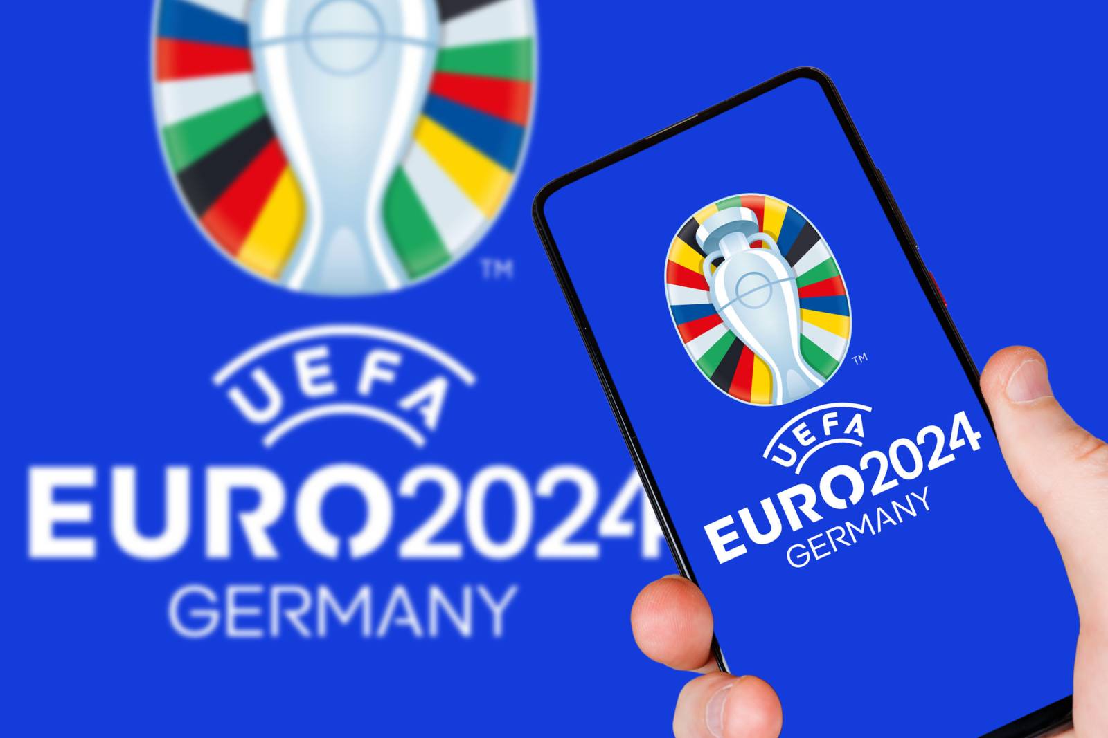 Meciurile turneului european de fotbal vor fi difuzate în Piața George Enescu din București