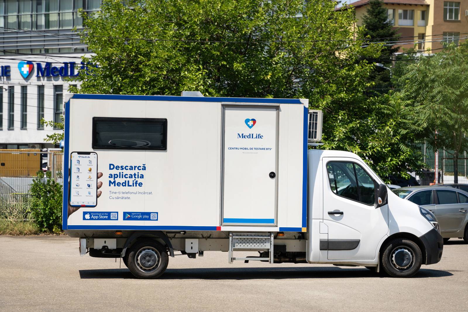Premieră în Europa Centrală și de Sud-Est: MedLife aduce primul centru mobil de testare BTS* la un f...