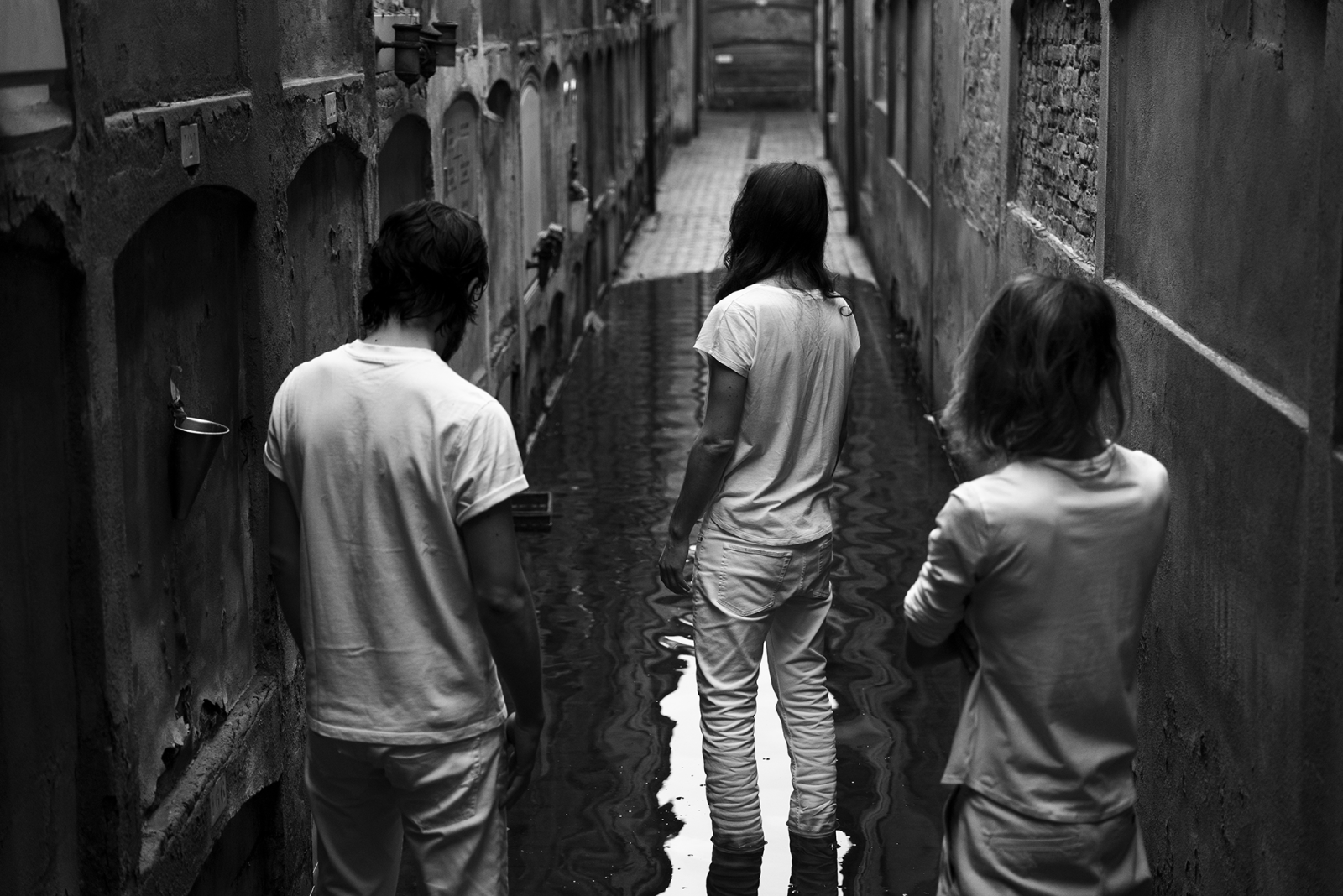 JOYCUT - trio-ul italian care a colaborat cu Robert Smith, Brian Eno sau The Chemical Brothers cânt...