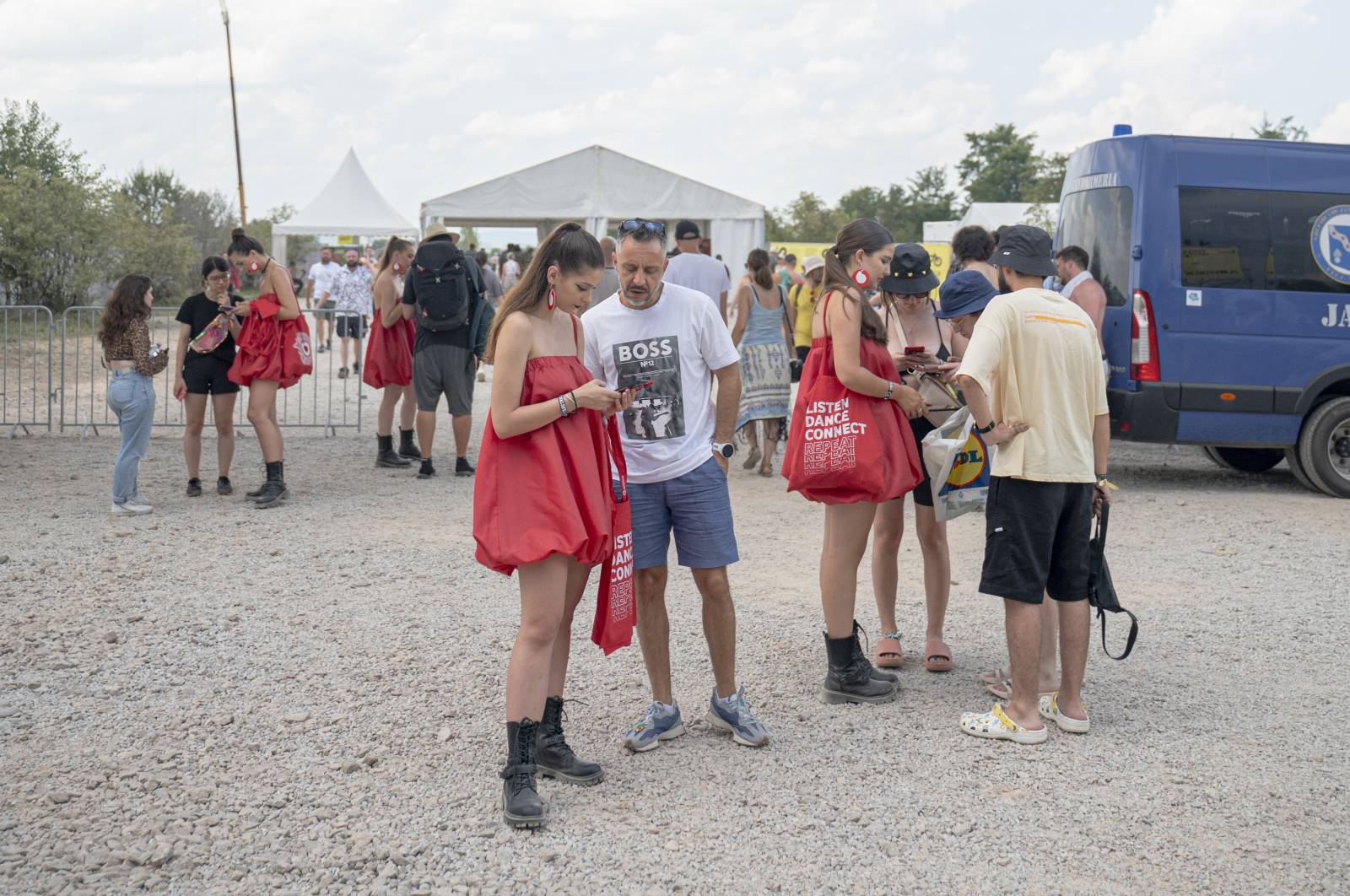 „Nu e Nu. Oricând spui tu”. O discuție esențială adusă în prim plan de Vodafone și Fundația Vodafone 2 NU e NU la Electric Castle 2024 Foto 3