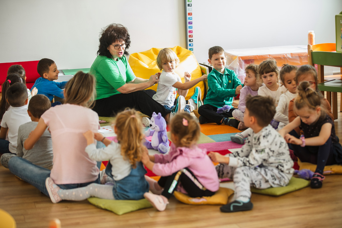 Bullying la grădiniță. Patru din cinci educatori se confruntă cu situații dificile