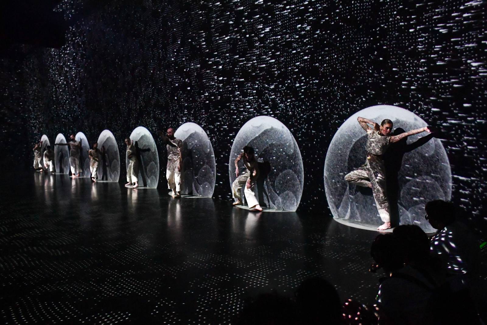 Primul spectacol de dans imersiv la MINA Pop-Up Iași: [IN BETWEEN]