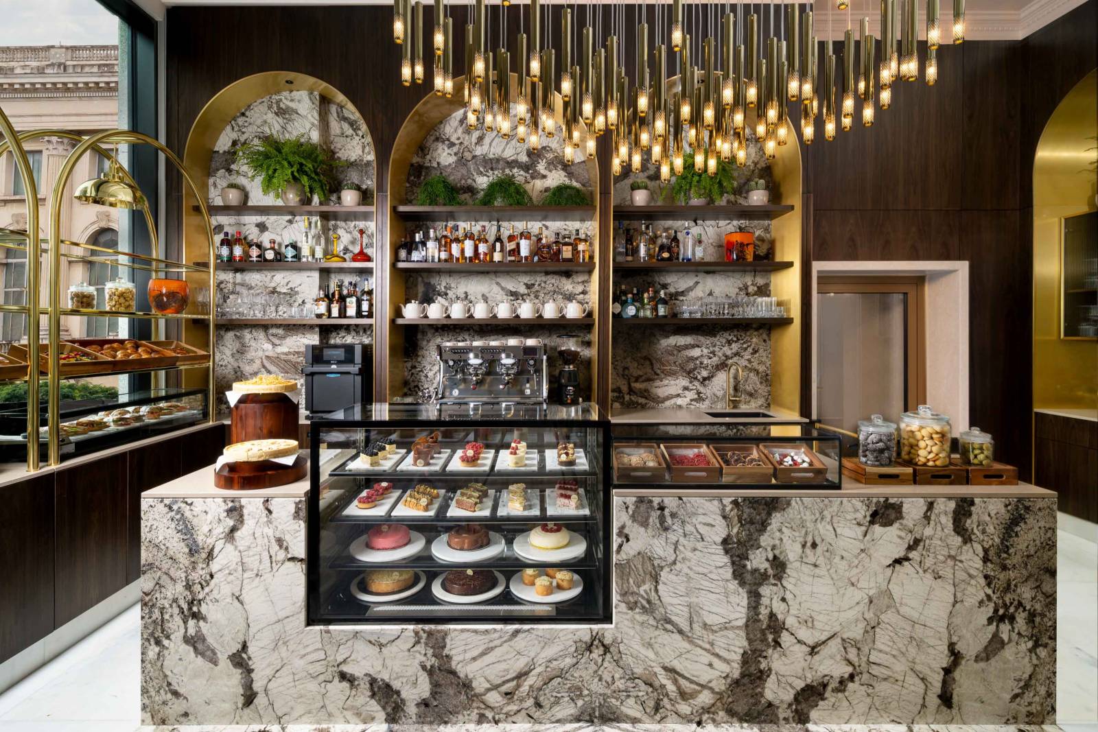Café Athénée se redeschide după investiții de un milion de euro în renovare