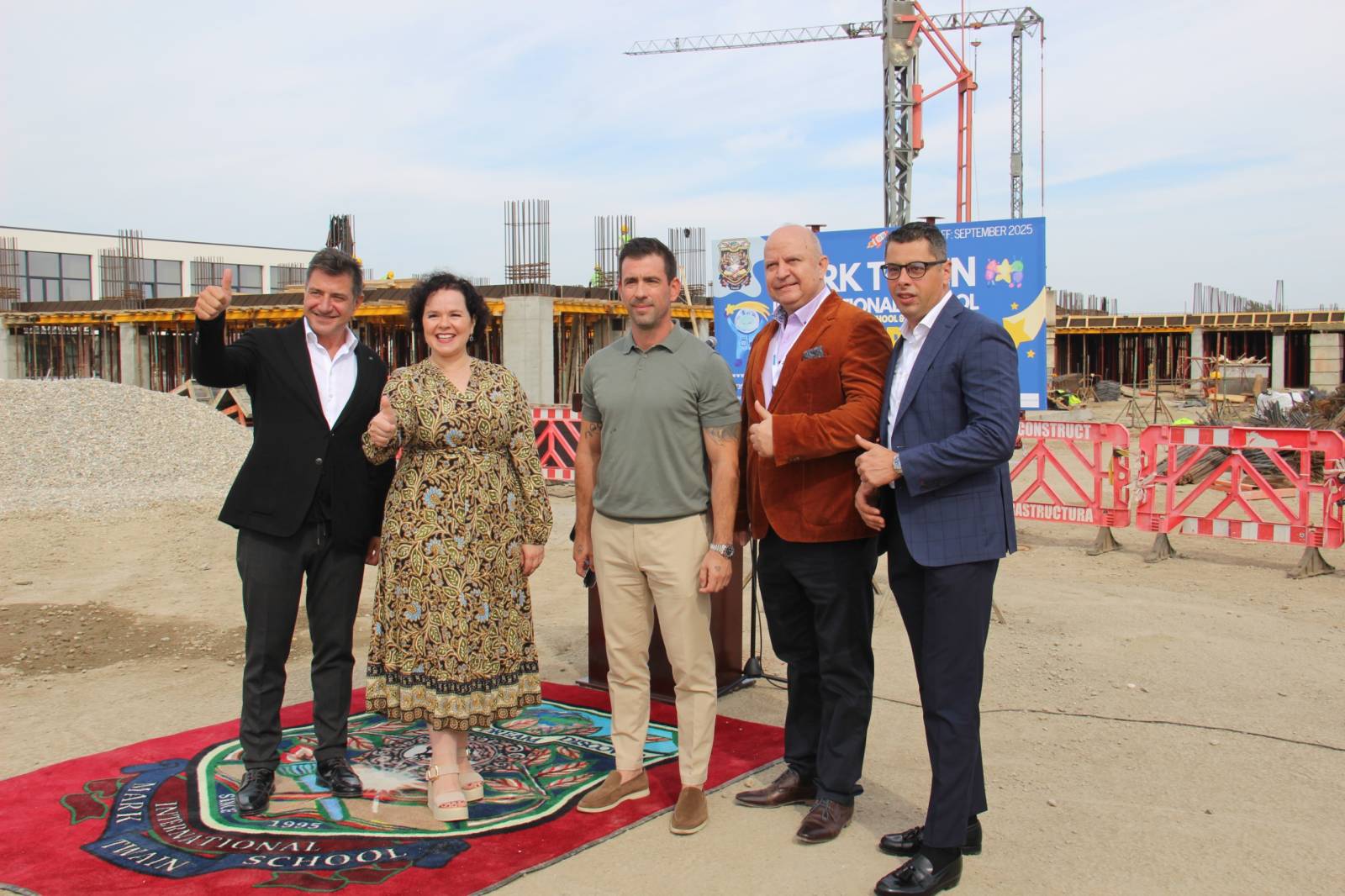 Ceremonia primelor caramizi Santier campus Mark Twain Cosmopolis 2