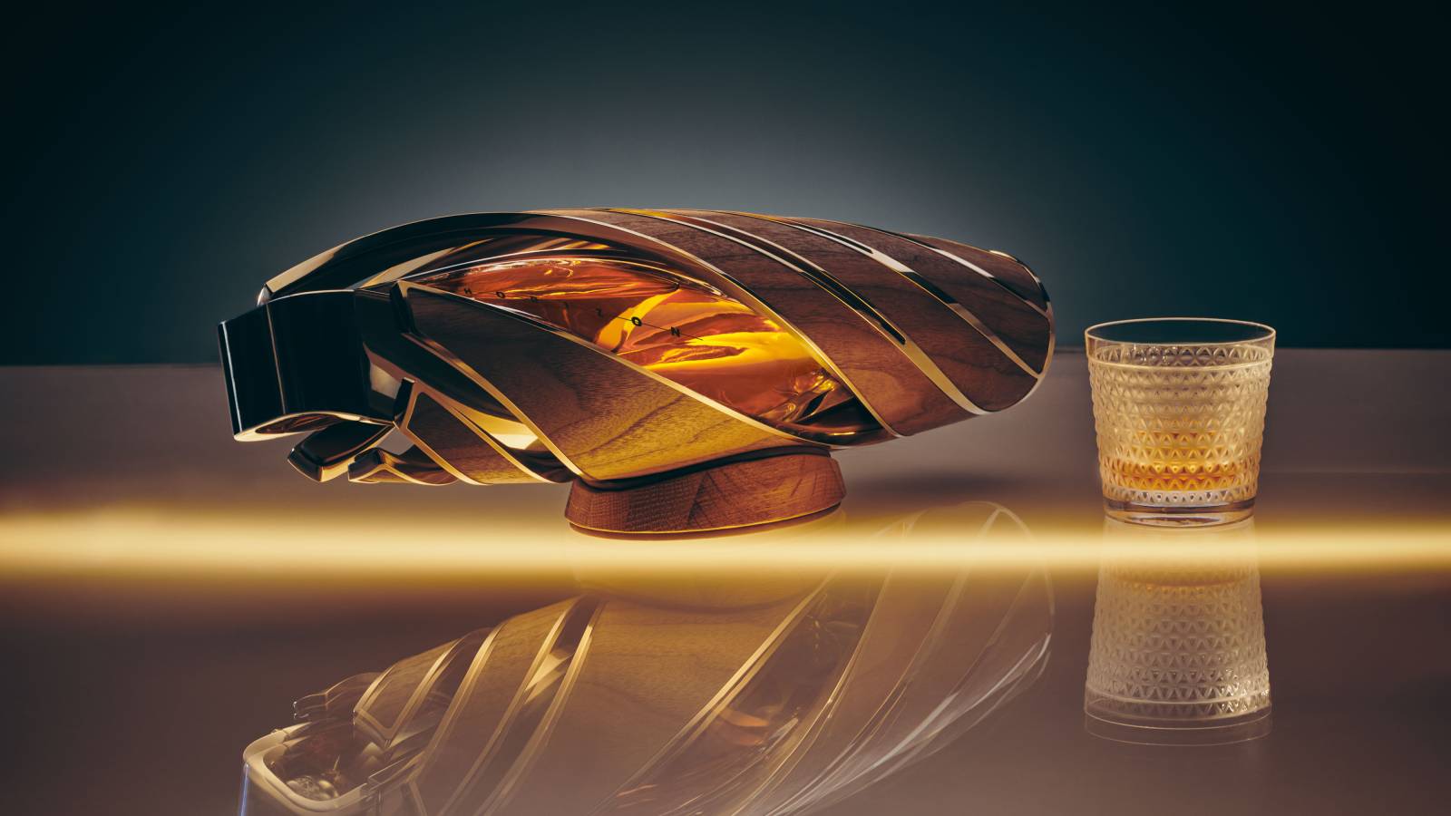 The Macallan și Bentley lansează Macallan Horizon, o ediție rară de whisky inspirată de poveștile celor două branduri 1 MAC 2023 Horizon