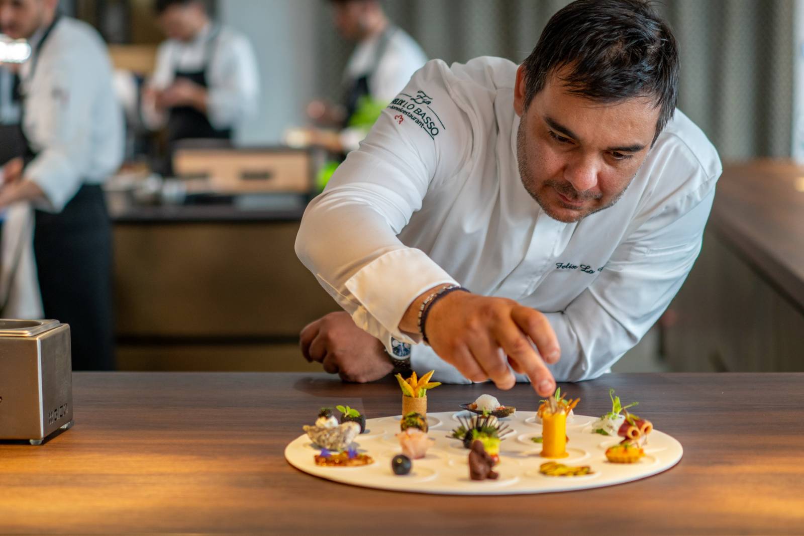 Un chef din ghidul Michelin vine în România