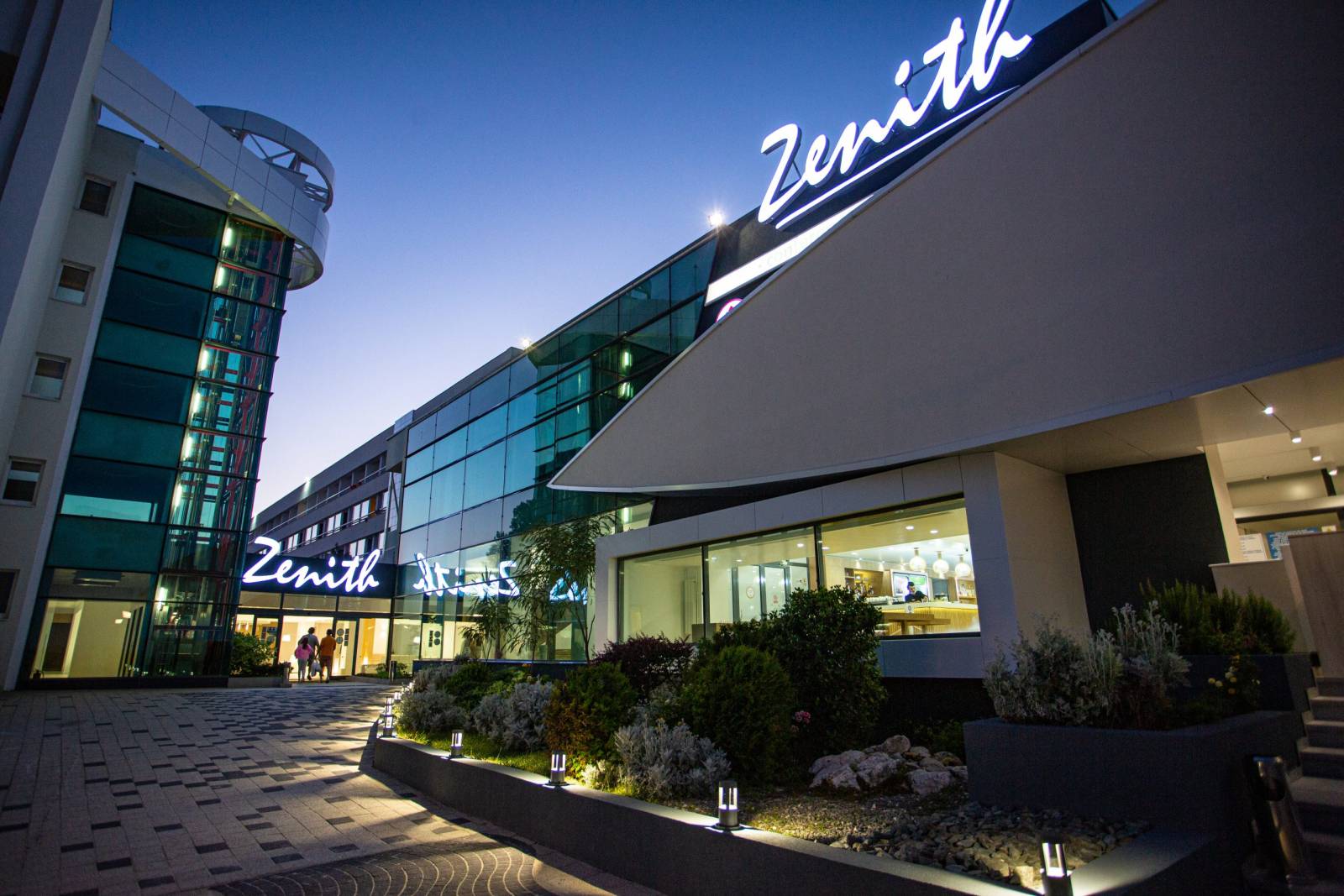 Hotel Zenith Conference & Spa intră în grupul Paradis Hotels & Resorts