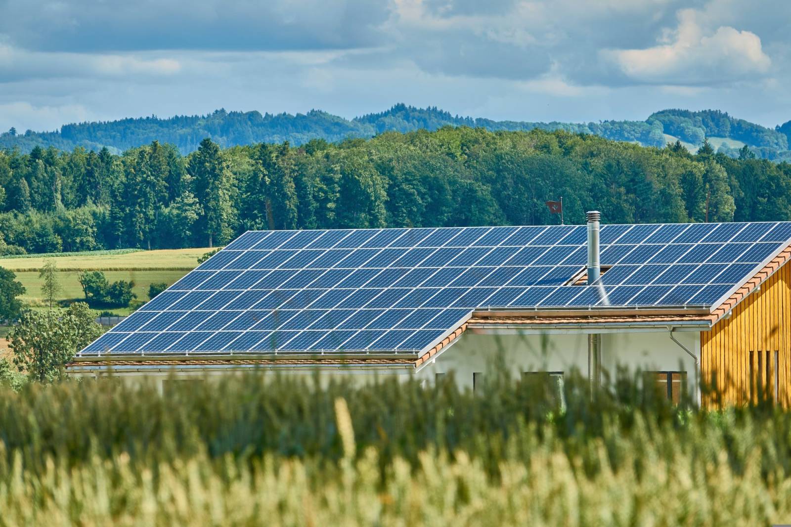 Criza pentru beneficiarii Casa Verde. Firmele ce trebuie să instaleze panouri fotovoltaice au dispăr...