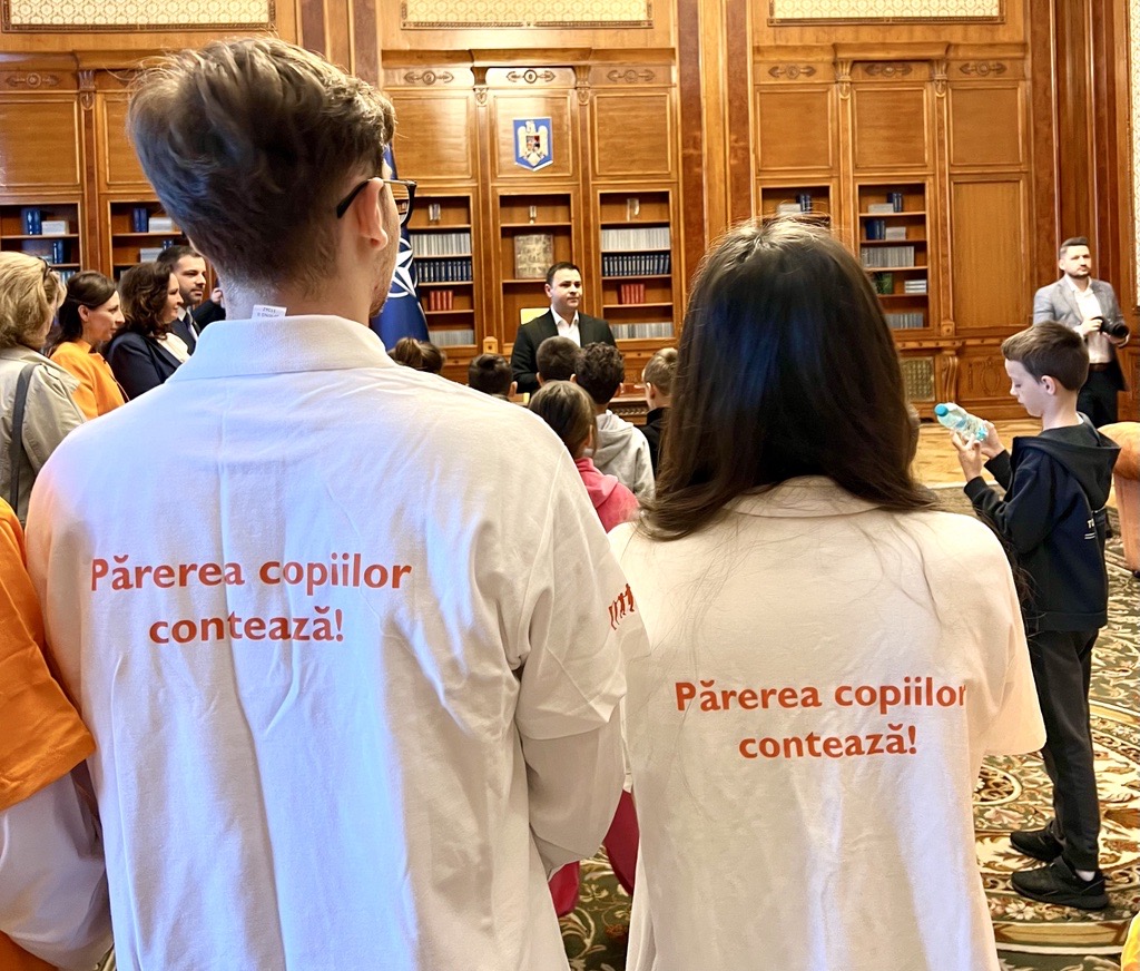 Părinții din mediul rural consideră că uneori e nevoie să bați copiii pentru a-i educa