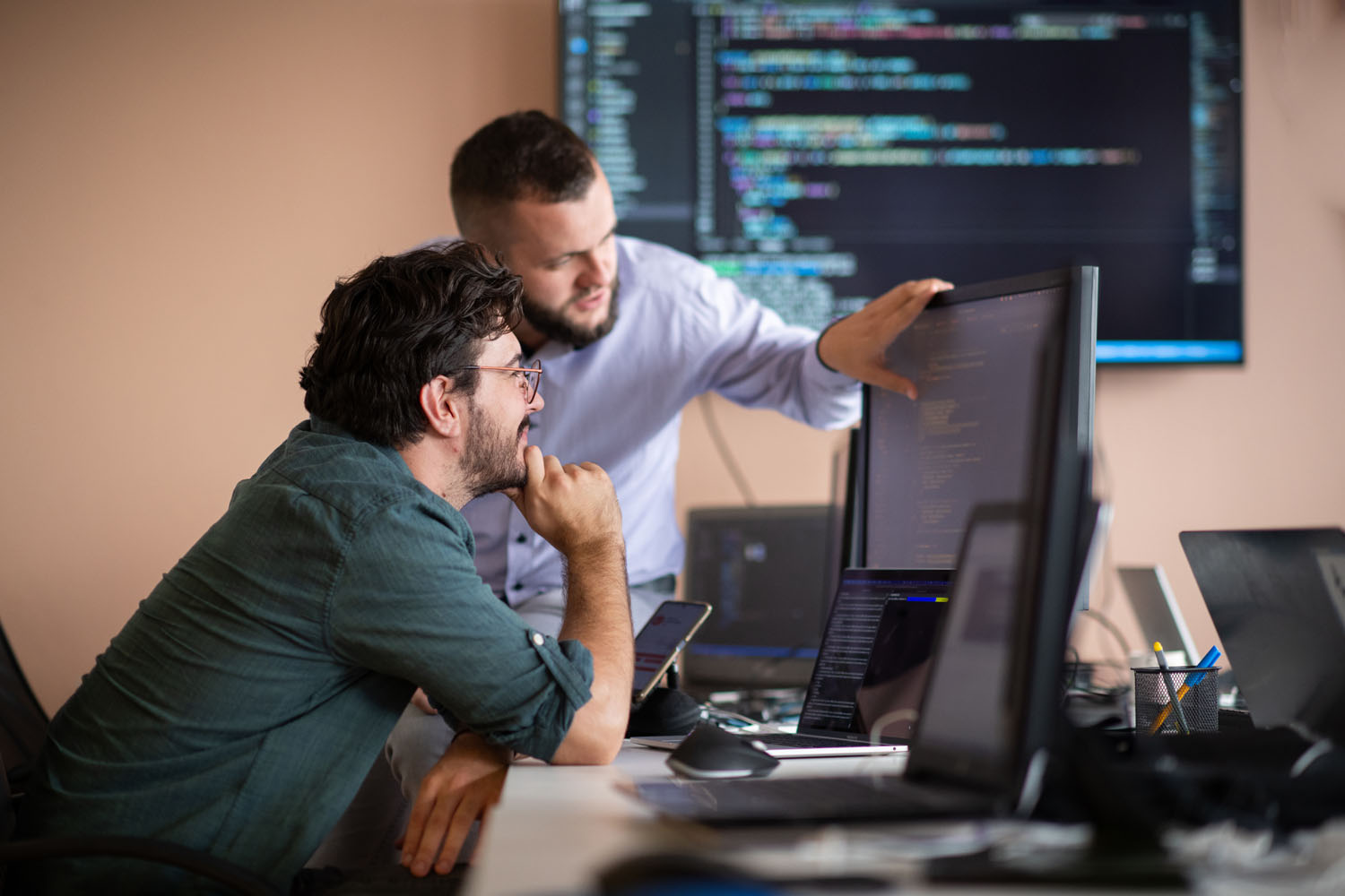 programatori - industria serviciilor pentru afaceri