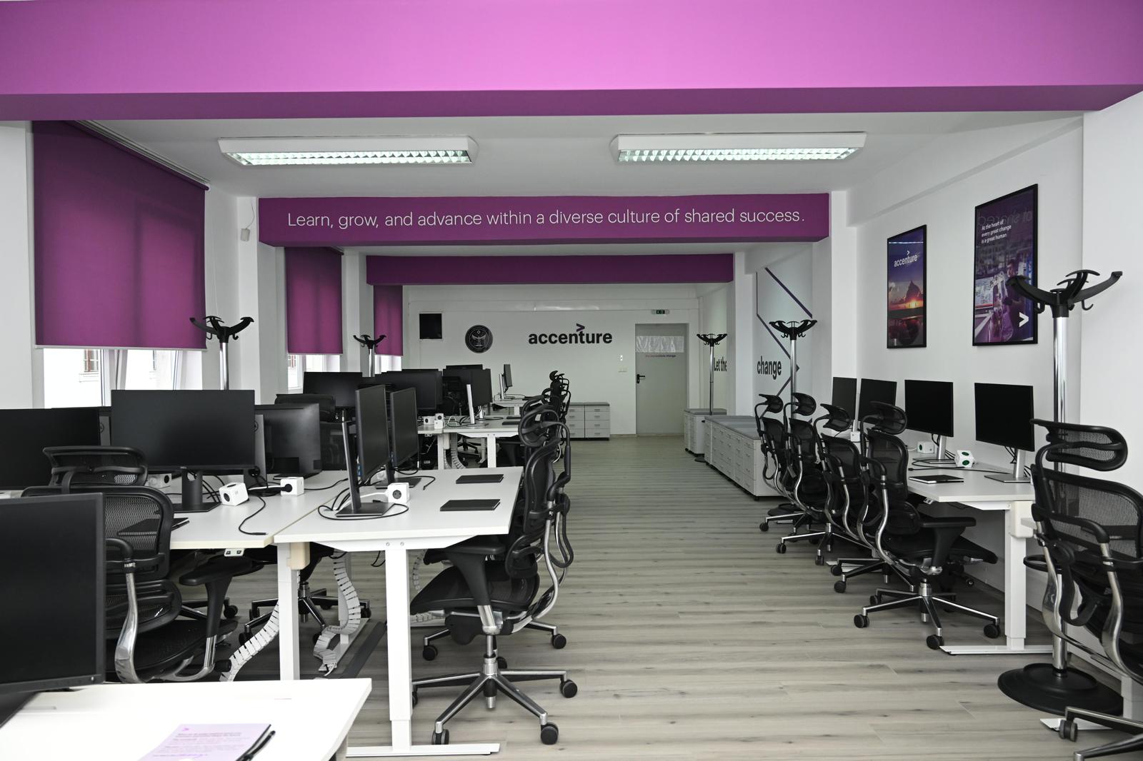 Accenture România și Universitatea „George Emil Palade” din Târgu Mureș inaugurează un laborator ded...