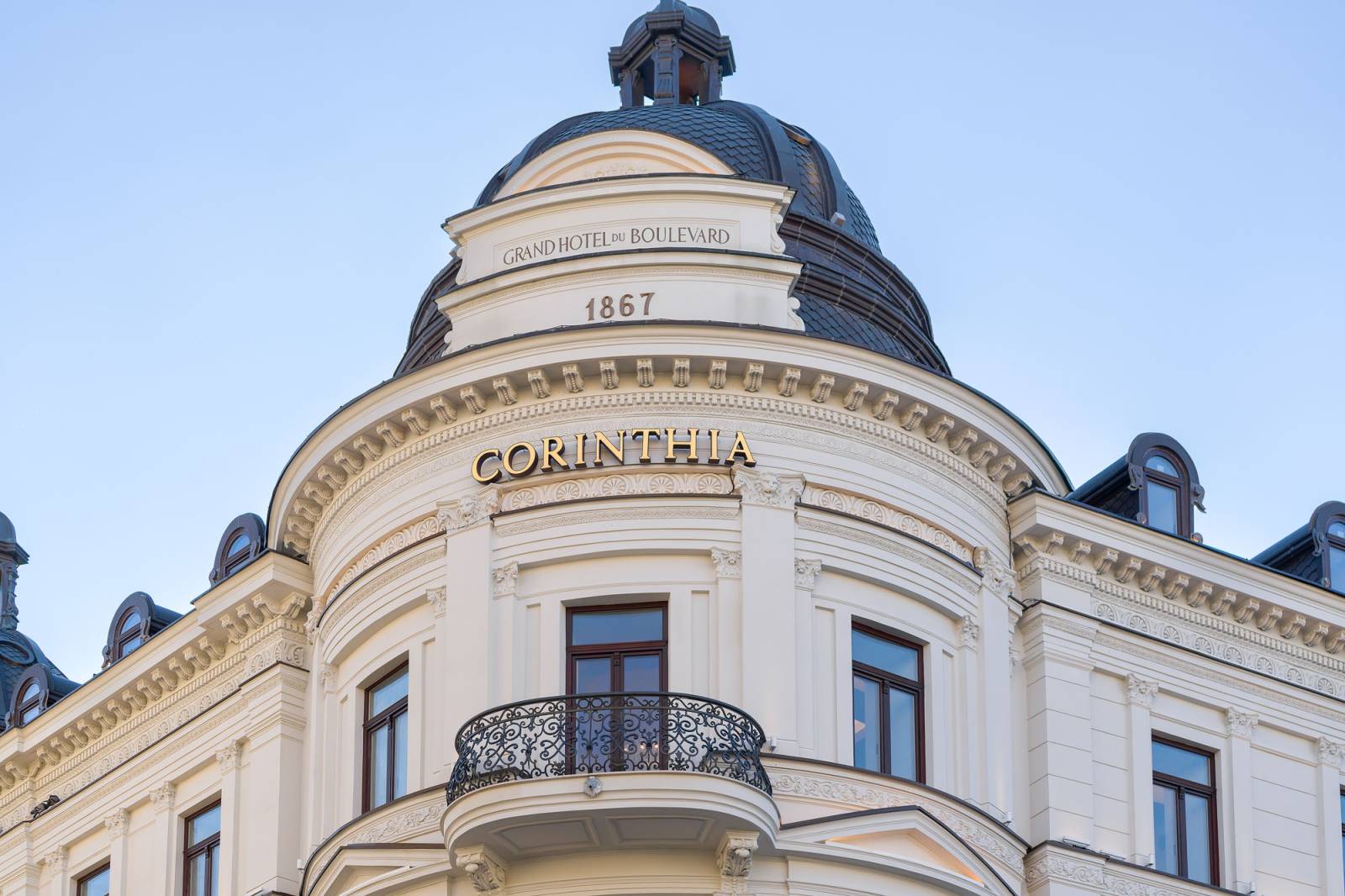 Bianca Olimpia Abăcioaiei realizează identitatea Corinthia Grand Hotel du Boulevard