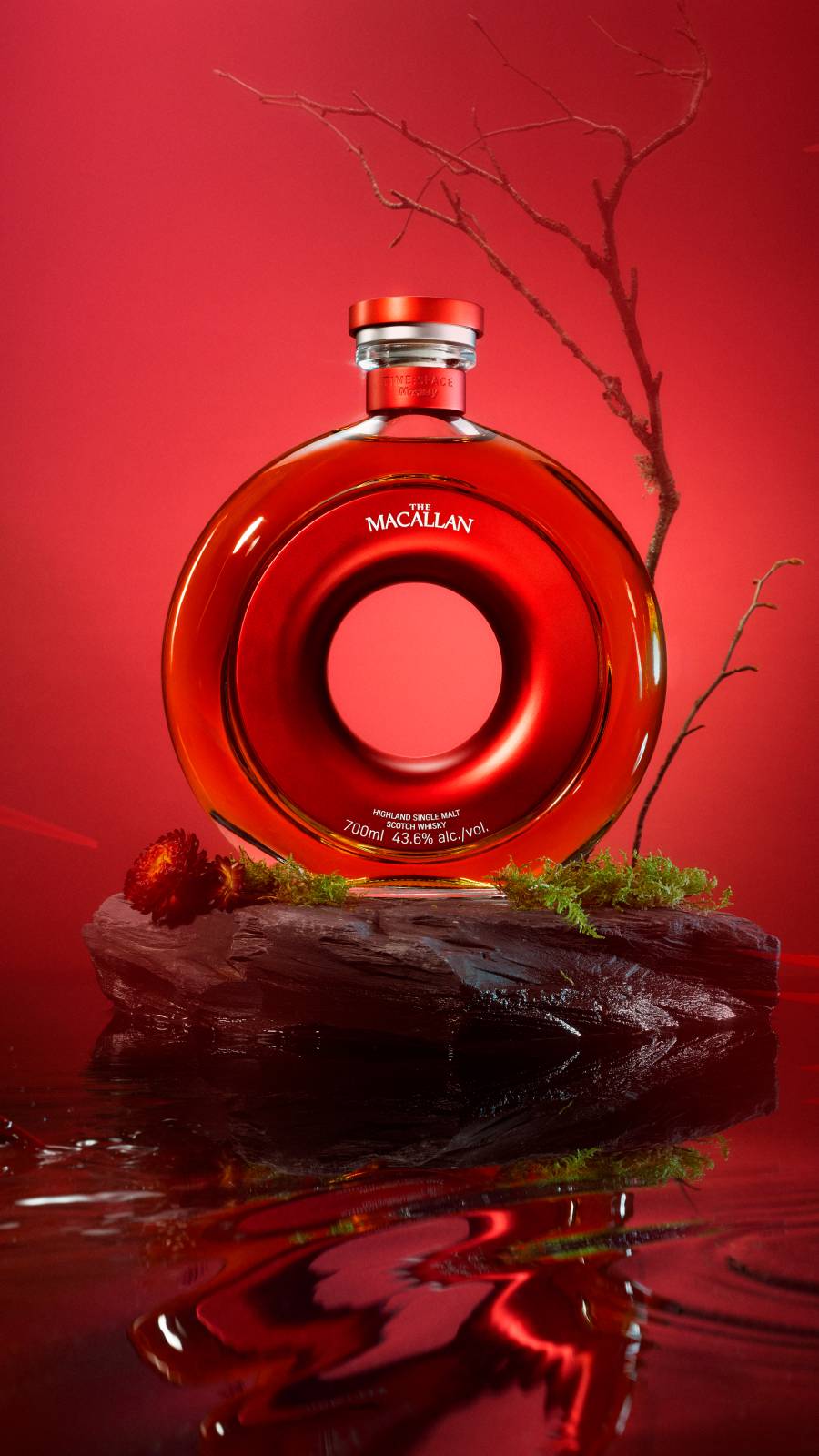 MAC 2024 TIMESPACE StillLife StraightOnBottle 9x16 digital 150dpi