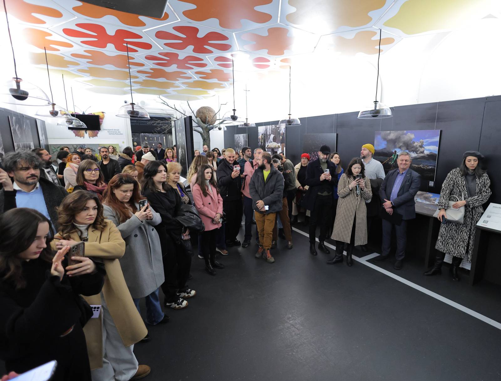 Canon România și Muzeul Antipa lansează „World Unseen”, expoziția de fotografie incluzivă