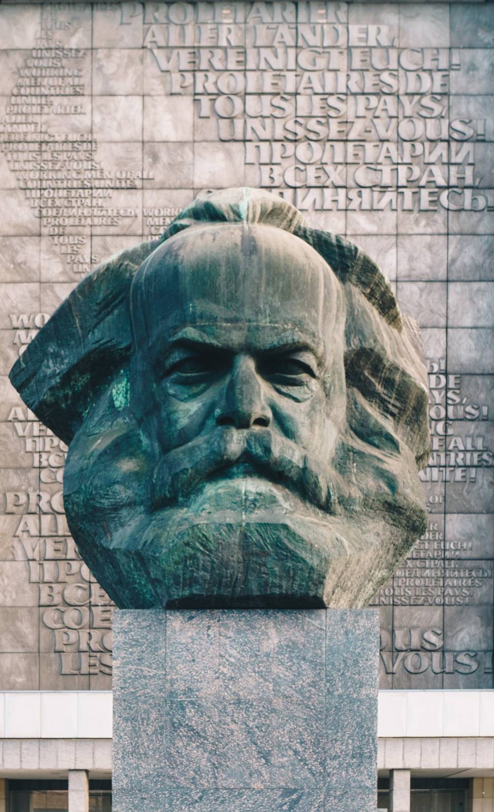 07 Karl Marx Monument c Ernesto Uhlmann