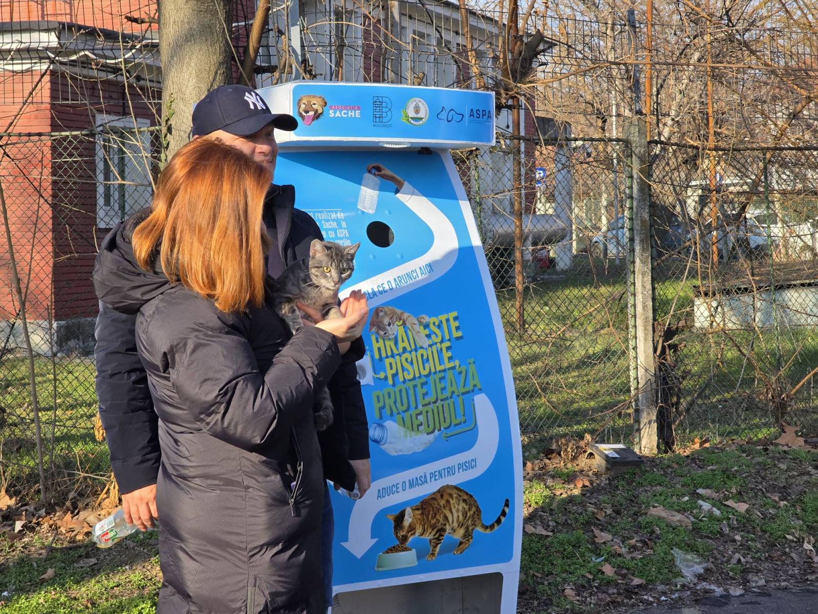 Automate pentru hrănirea pisicilor, inaugurate în mai multe parcuri din București