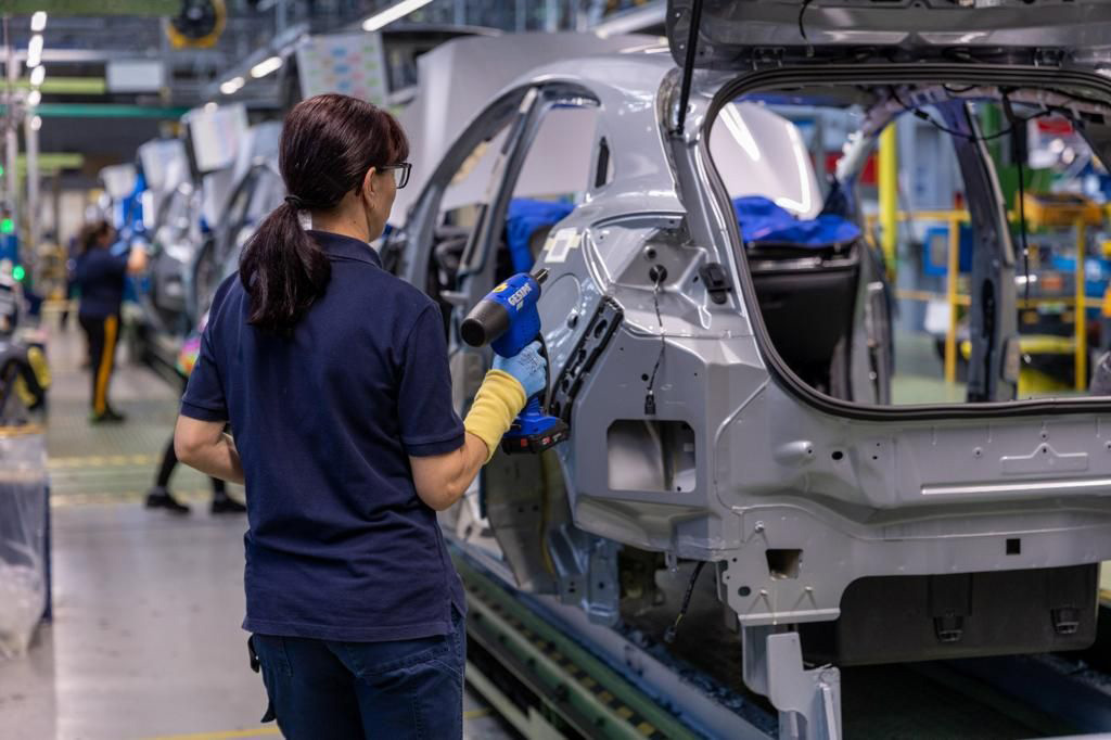 Record la producția auto în România în 2024. Câte mașini au produs Dacia și Ford