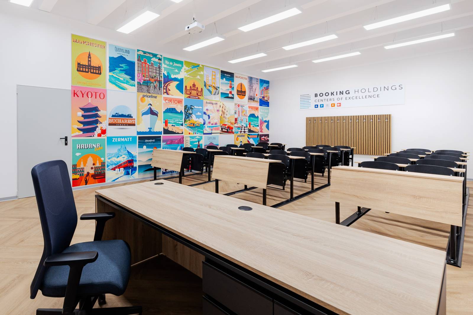 Booking Holdings România sprijină renovarea spațiilor de seminar și laborator din cadrul Facultății ...