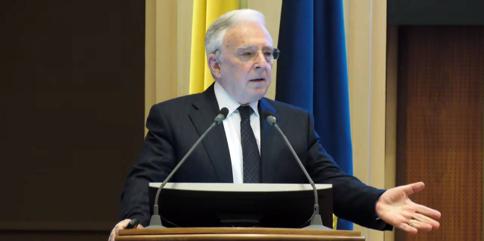 Mugur Isarescu, BNR