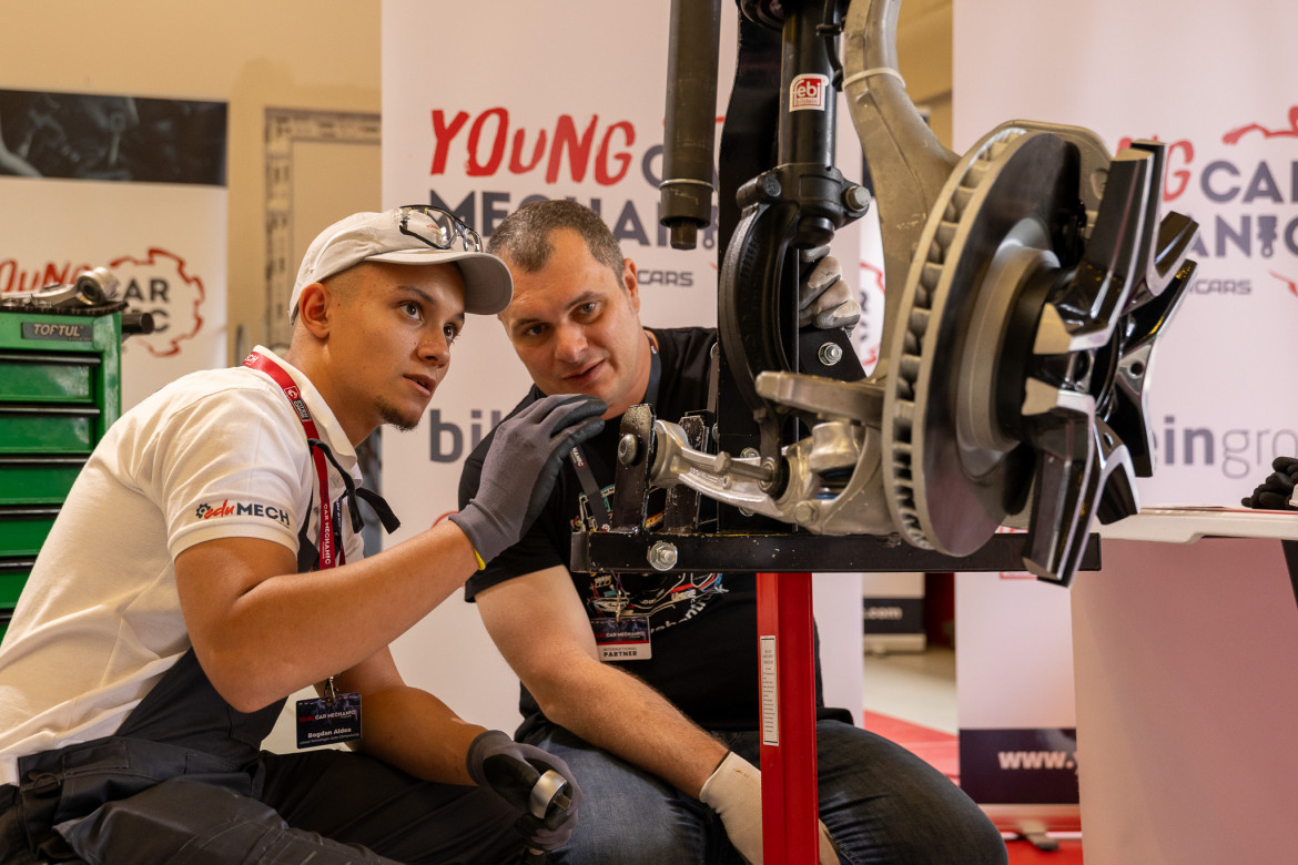 Premii de 75.000 de euro pentru elevi și școli la Young Car Mechanic