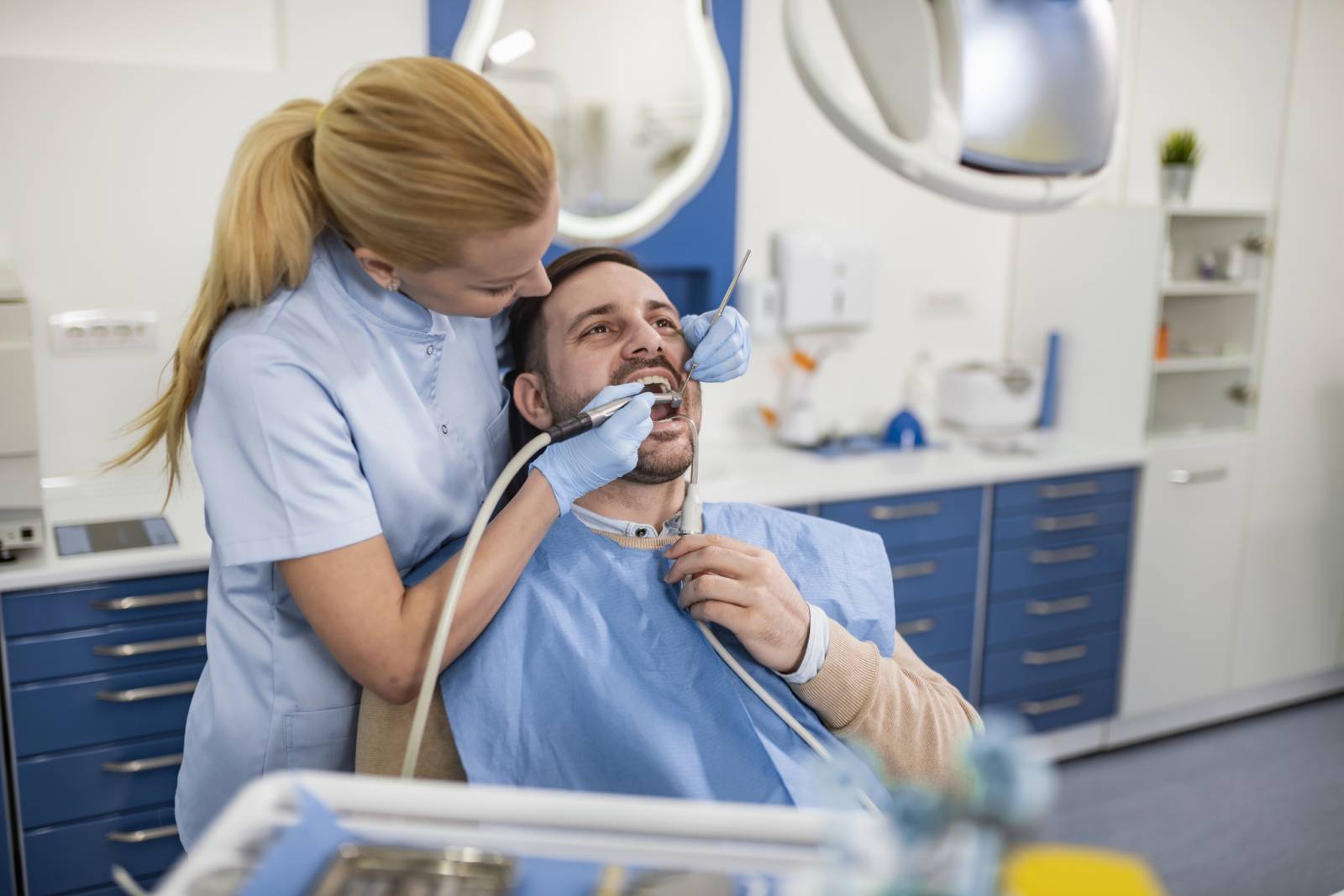 Milioane de ore de productivitate sunt pierdute din cauza problemelor dentare. Au angajatorii soluți...