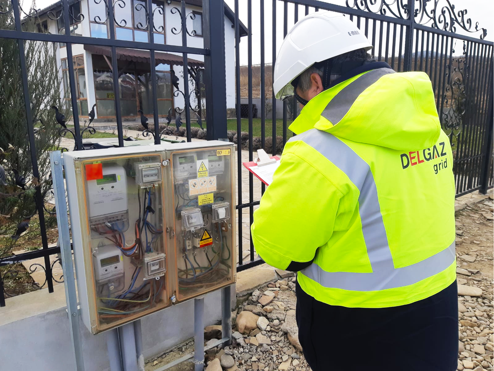 Delgaz Grid instalează aproape 500.000 de contoare electrice inteligente