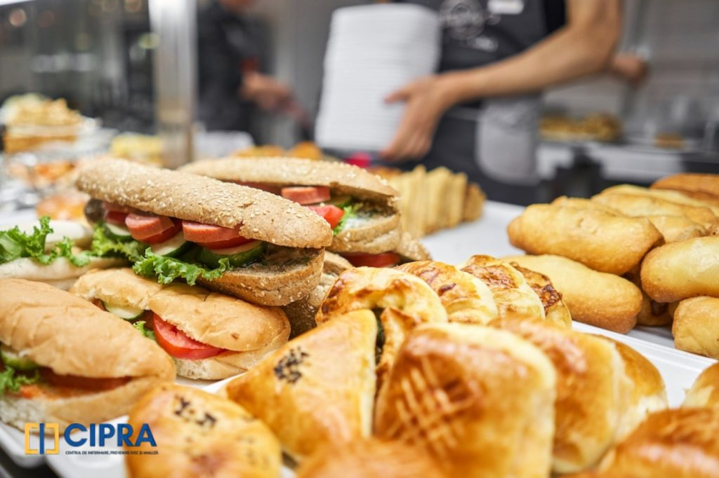 SONDAJ: Doar 28% dintre români sunt dispuși să elimine carnea din meniu