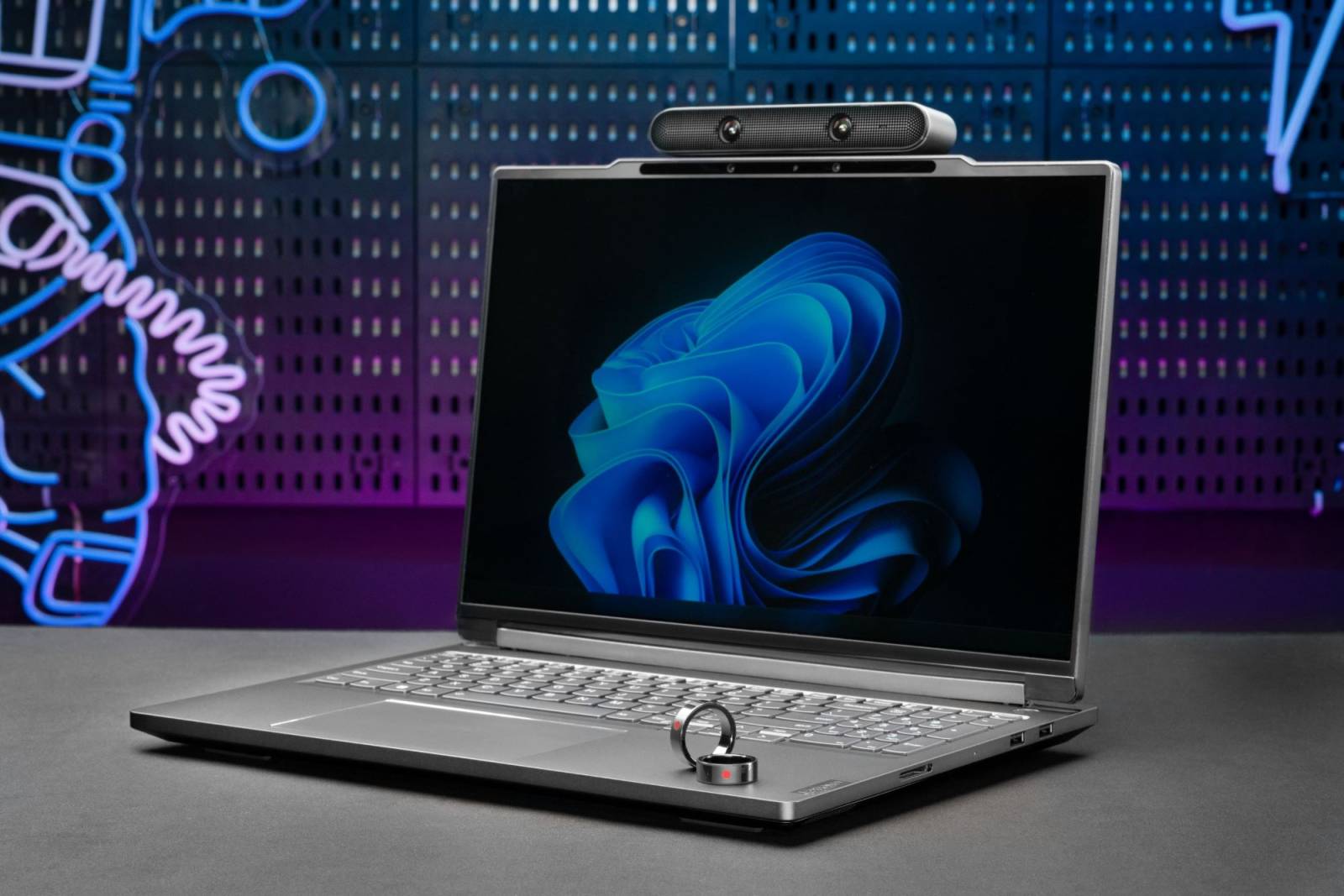Lenovo a prezentat noi laptopuri din gama ThinkPad și ThinkBook 6 AI Ring