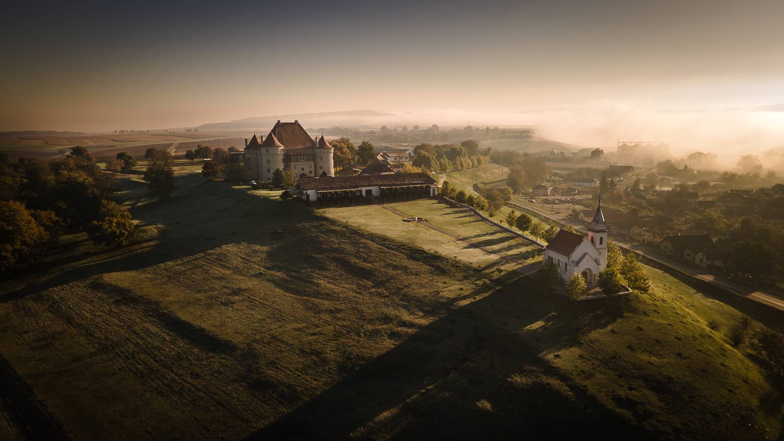 Domeniul Castelului Bethlen Haller Foto credit DesMullan