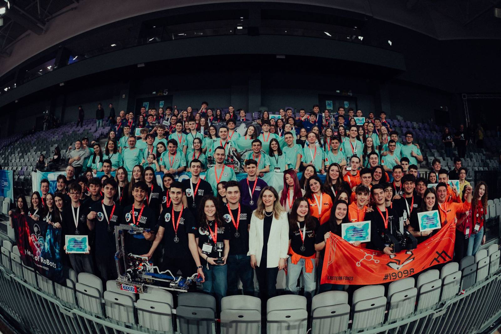 5 echipe de elevi vor concura la etapa mondială a Campionatului de Robotică FIRST Tech Challenge Rom...