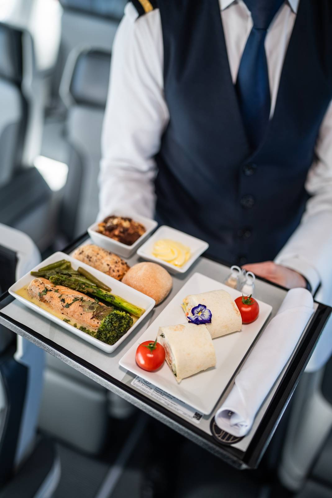 AnimaWings lansează noua experiență culinară la bord cu meniuri de inspirație românească, semnate de Chef Alex Petricean 1 meniu AnimaWings
