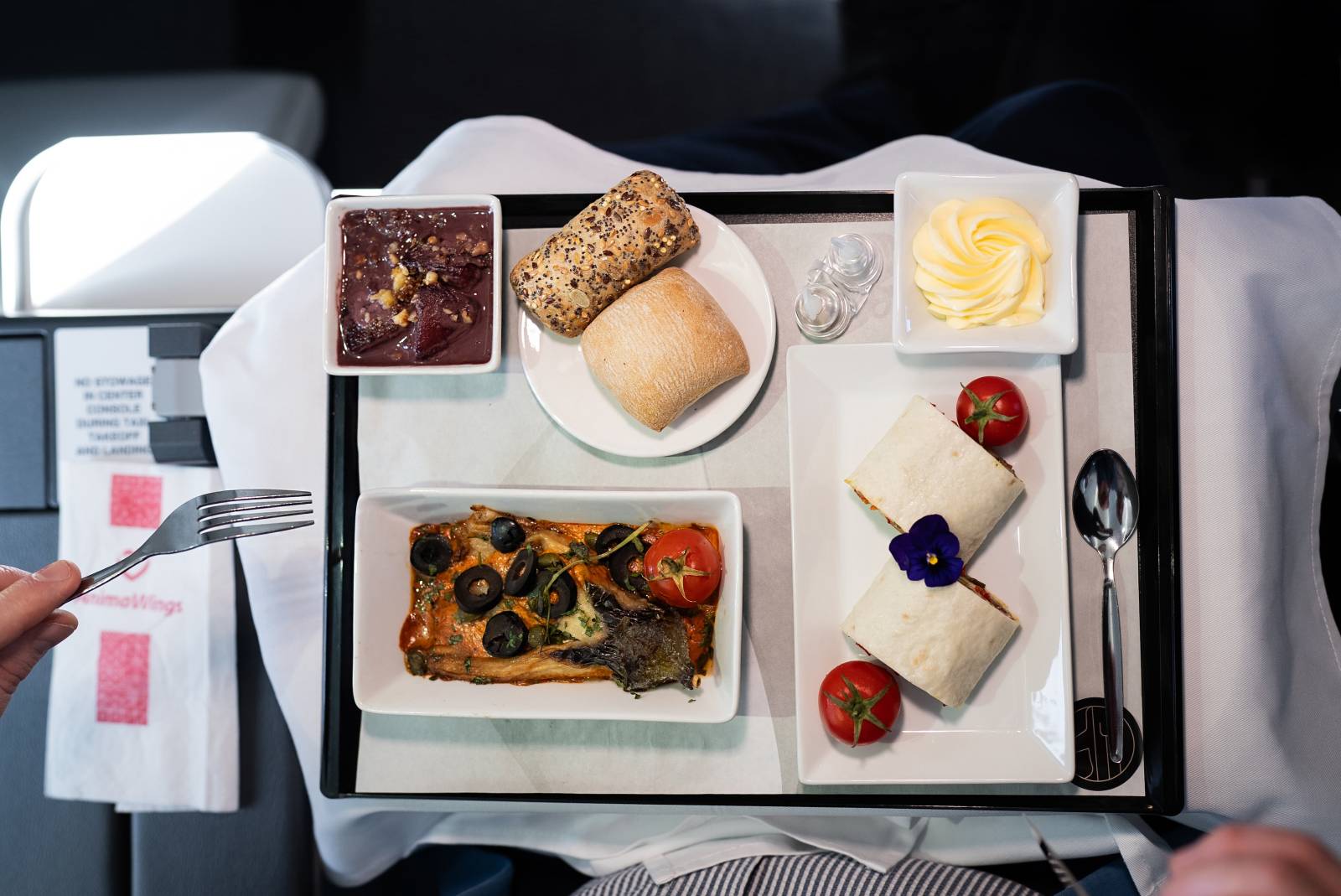 AnimaWings lansează noua experiență culinară la bord cu meniuri de inspirație românească, semnate de...
