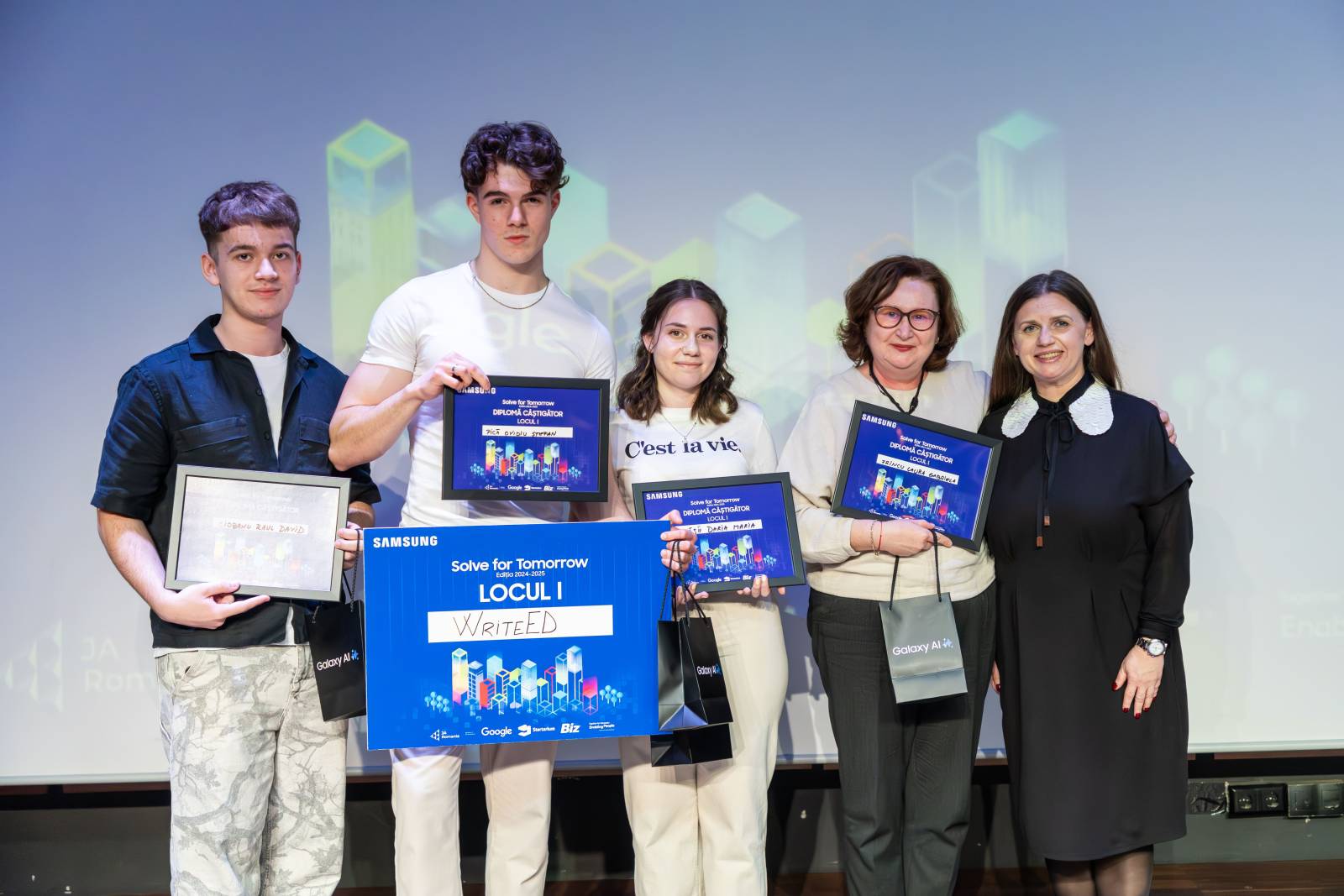 WriteED, echipa câștigătoare a competiției Samsung Solve for Tomorrow care reinventează educația pri...