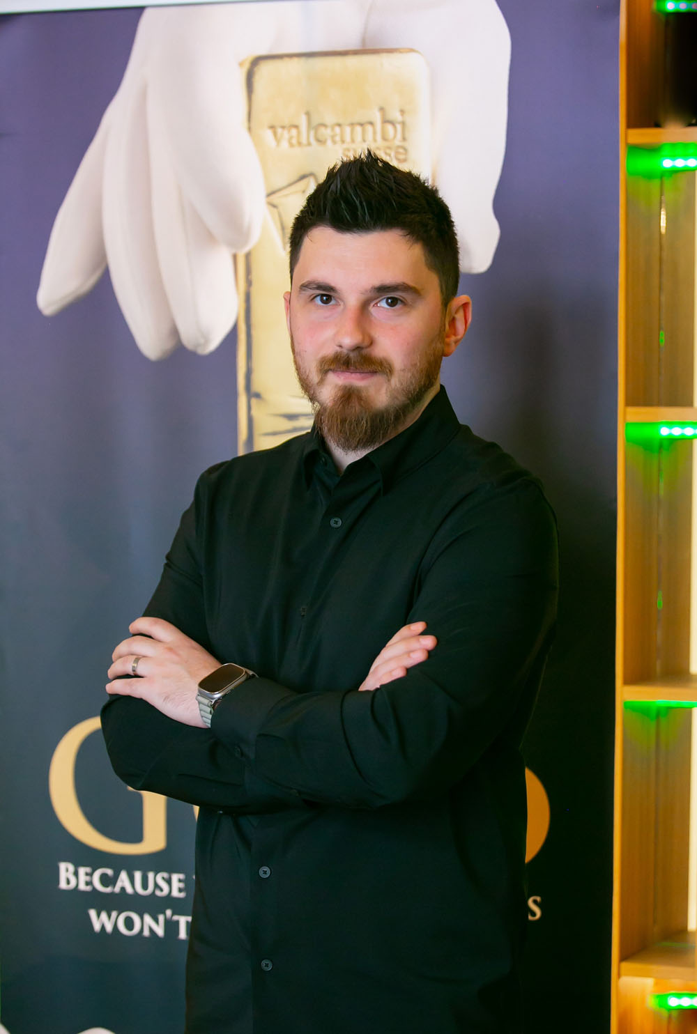 Prețul aurului a depășit pentru prima oară pragul de 3.000 de dolari/uncie. Cât estimează analiștii că va mai crește 1 Victor Dima, Tavez România