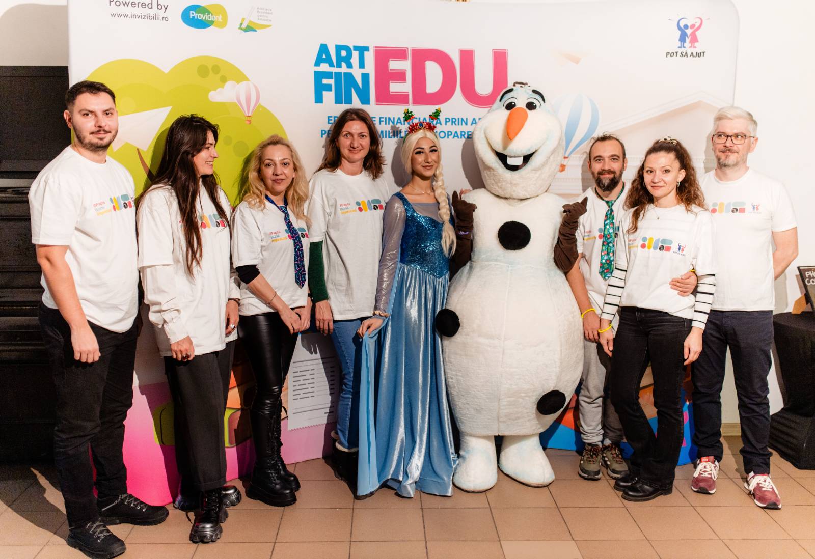 O parte din echipa POT SA AJUT