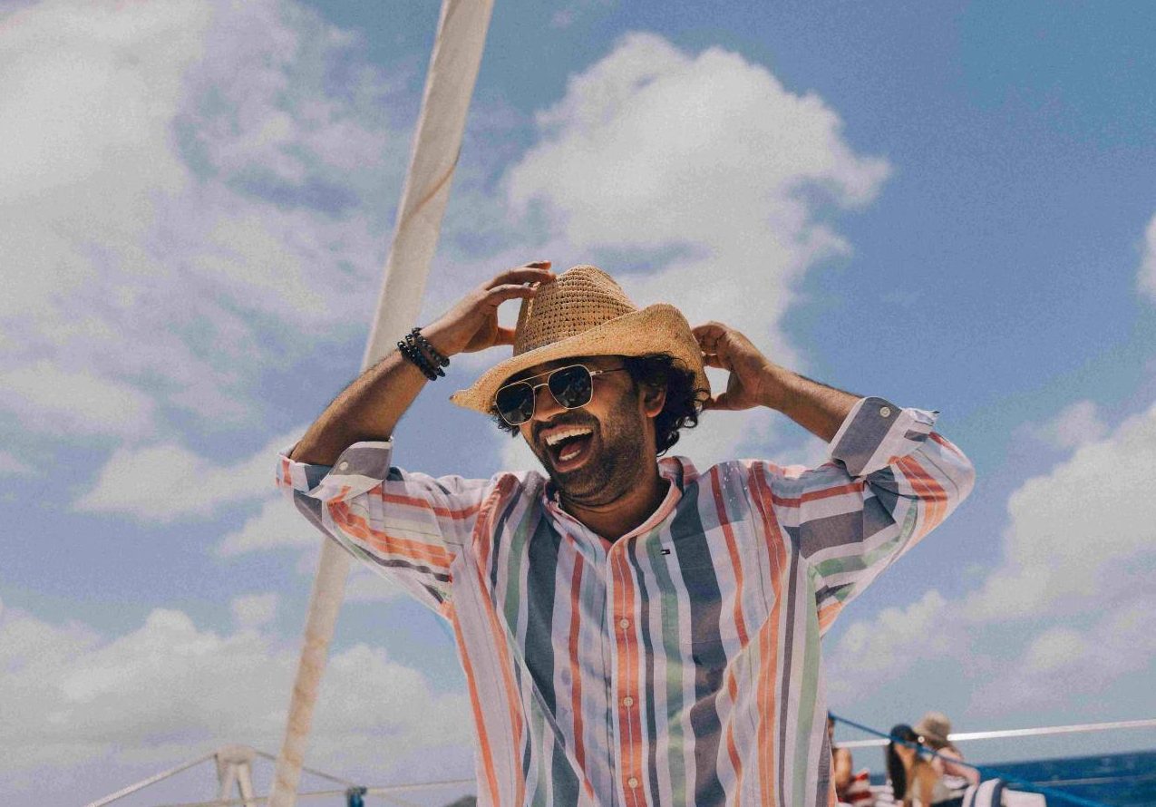 Tommy Hilfiger organizează o vară de vis în Caraibe la „The Hilfiger Resort”