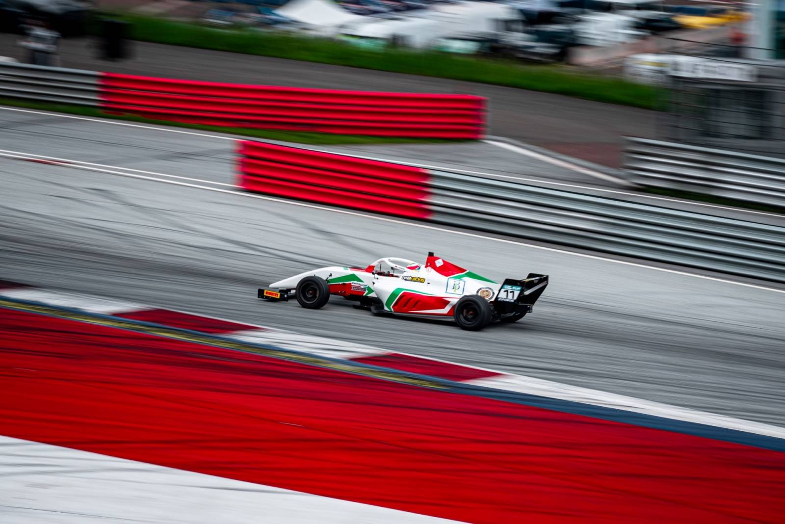 Românul Luca Viișoreanu începe un nou sezon în Formula 4