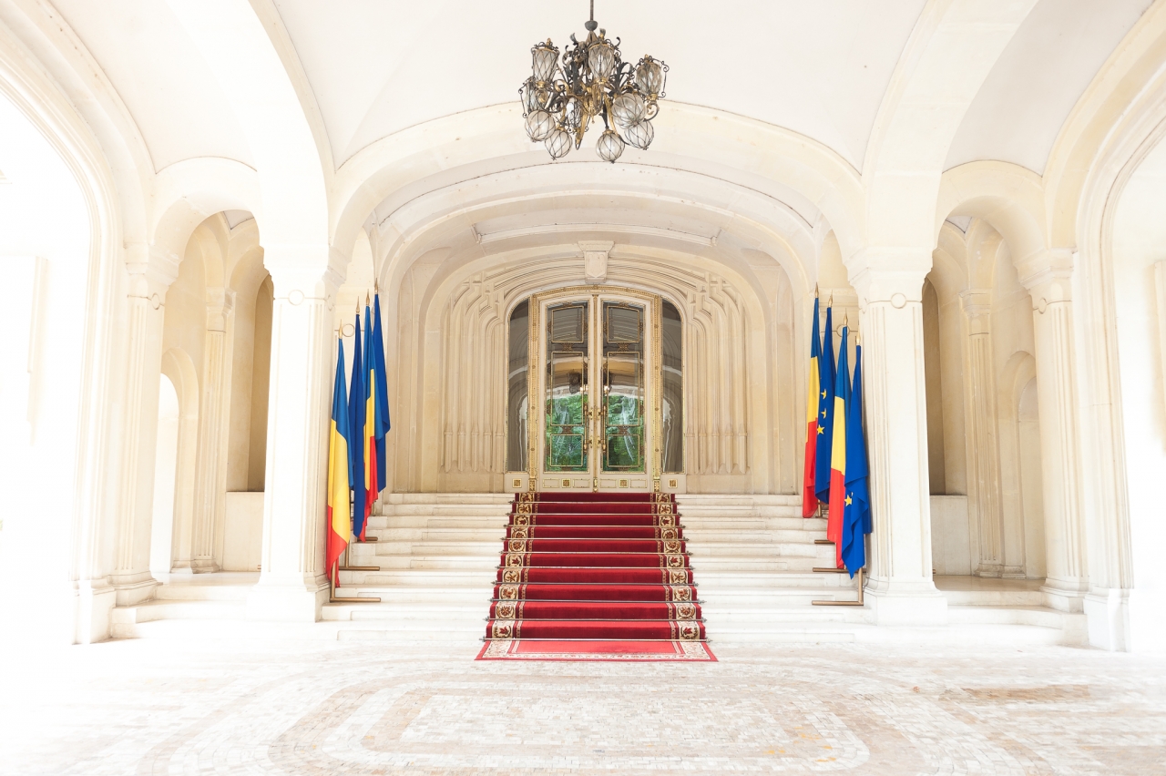 TVR organizează confruntarea între candidații la președinție. Cele mai importante televiziuni vor re...