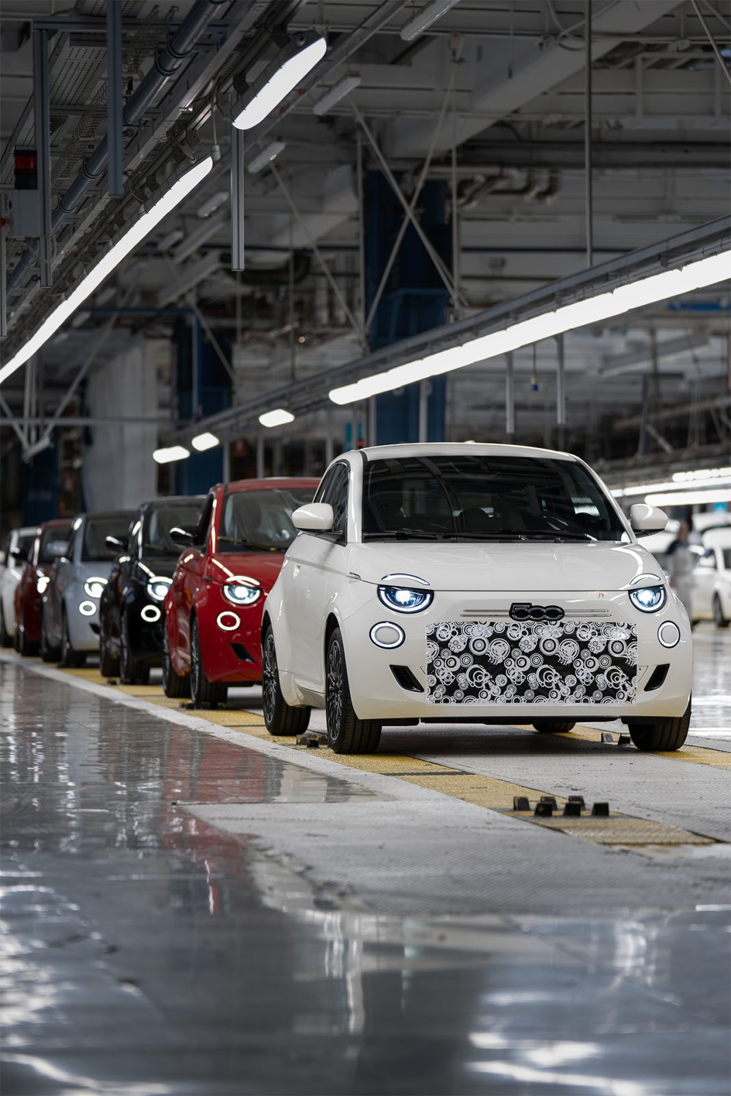 FIAT asamblează primele unități de pre-producție ale Noului 500 Hybrid