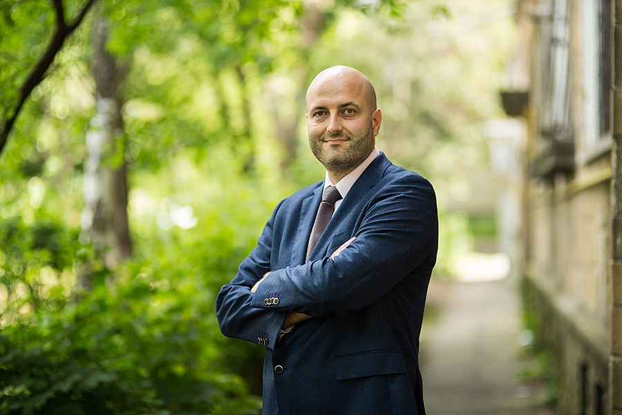 Ciprian Chiorean colorful HR SD