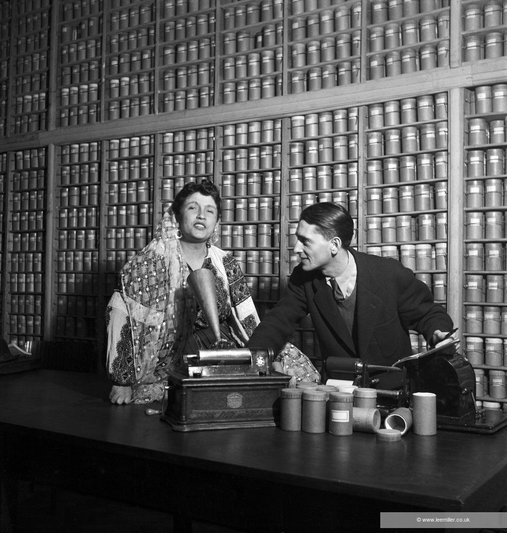 Cea mai amplă expoziție Lee Miller din România s-a deschis în Viscri Casa Regelui Charles al III-lea 1 Copyright LeeMillerArchives Harry Brauner musicologist and Maritza Maria L t re u Romanian folk singer Romania 1946