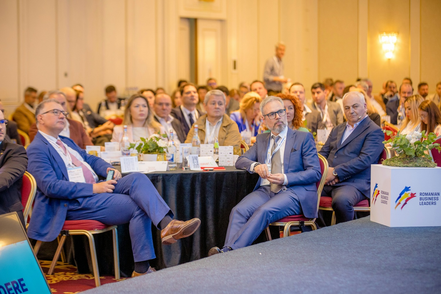 Concedieri, inflație și exod de capital: costurile unui viraj al României, spun antreprenorii din RB...