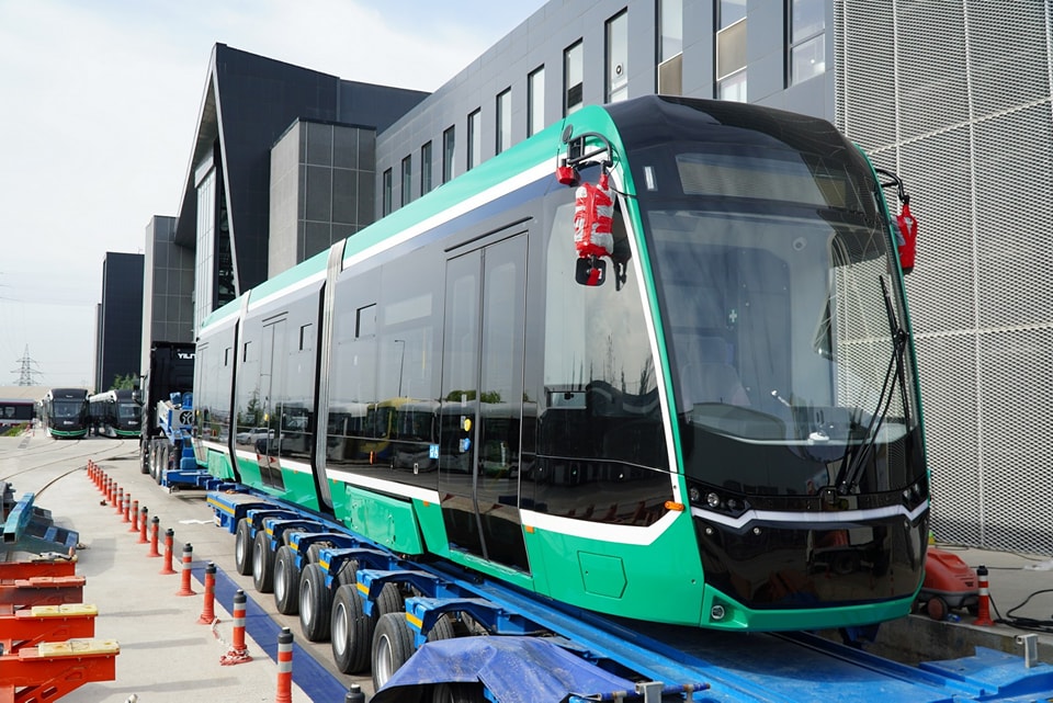 Primul tramvai Bozankaya a ajuns în Iași. Contractul de 141,4 mil. lei include încă 17 vehicule