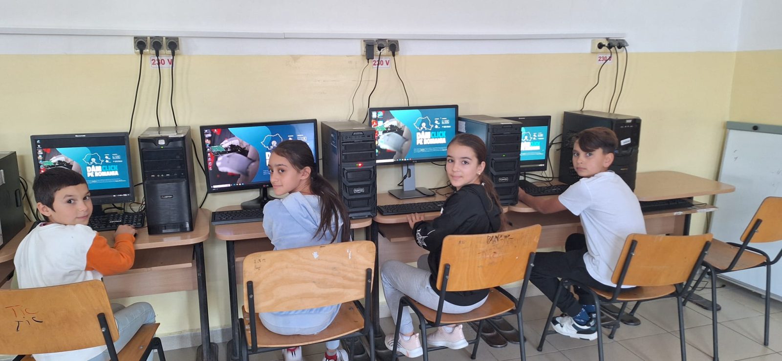 Dam Click pe Romania - 4.000 de calculatoare