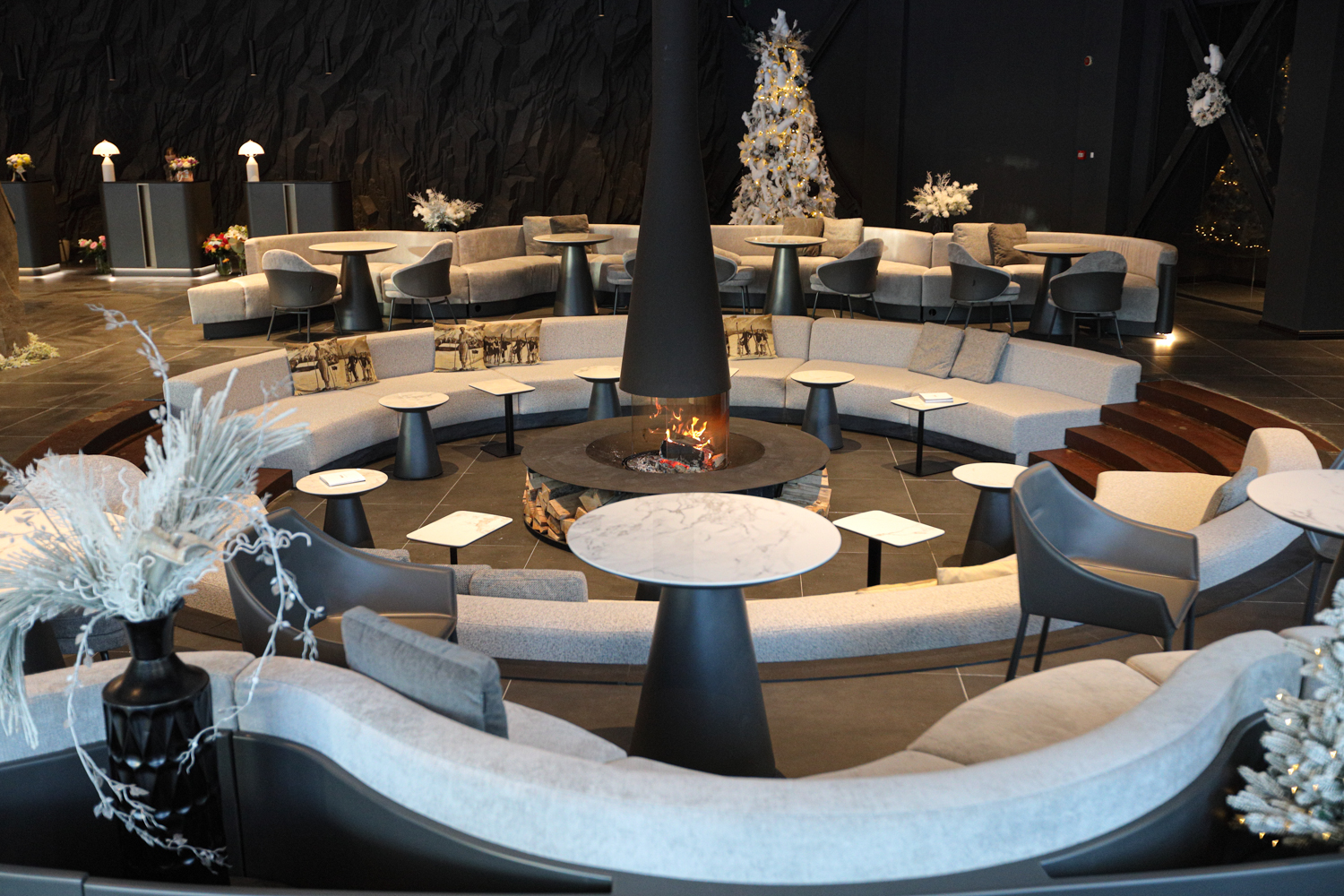 Divani & Sofa’ susține industria ospitalității cu mobilier personalizat și amenajări complete, livrate la cheie 2 EOS28979