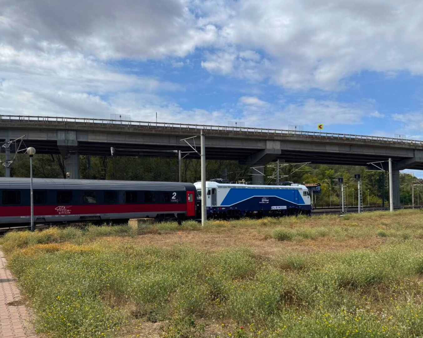 Încă o locomotivă electrică modernizată la Craiova a trecut testele de performanță