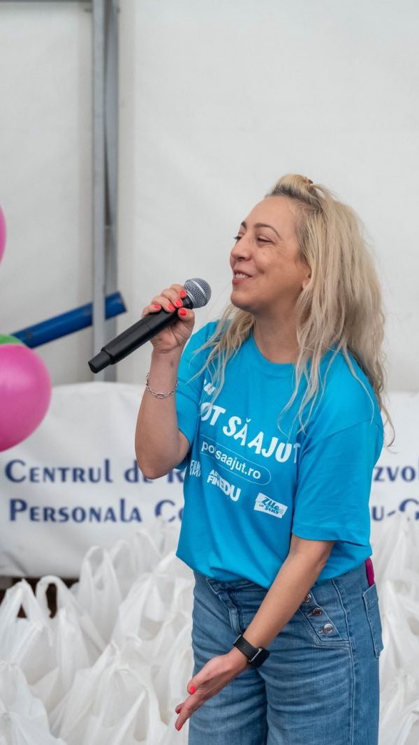 Maraton de evenimente pentru seniori de Ziua Vârstnicului, organizate de Asociația POT SĂ AJUT 2 Gabriela Stoian si EU POT SA AJUT edited
