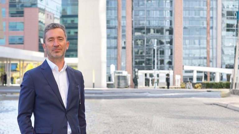 De la notificari la plati si 2FA