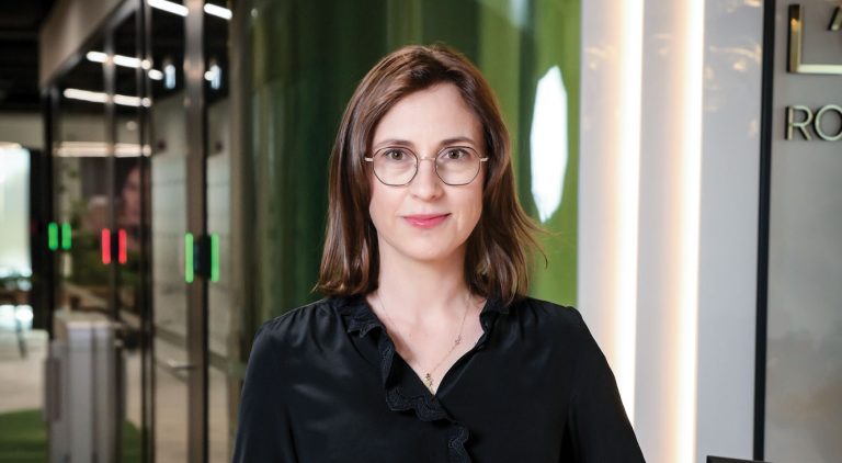 Simona Fîrtat, L'Oréal